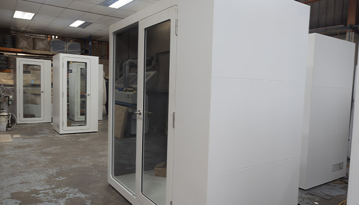 700X400 - PHONEBOOTH_0000s_0000_PXL_20230906_060000398